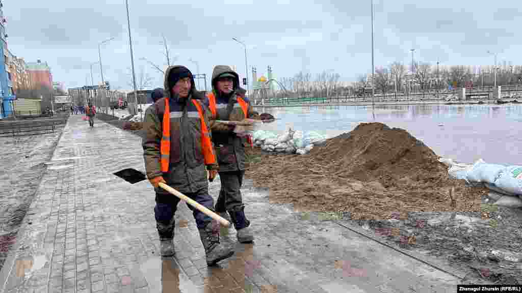 Тасқын басталғаннан кейінгі екі күнде Ақтөбе қаласындағы 73 үйді су басқан. Суда қалған үйлерден 155 тұрғын эвакуацияланған. Ақтөбе облысындағы 12 ауданның Қарғалыдан өзгесі түгел қарғын судан зардап шеккен. Әсіресе Қобда ауданындағы ахуал қиын: жүзден астам үй мен ондаған ғимарат су астында қалып қойды.