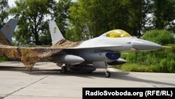 Истребители F-16 "уже начали использовать для нашего государства", сказал Владимир Зеленский.