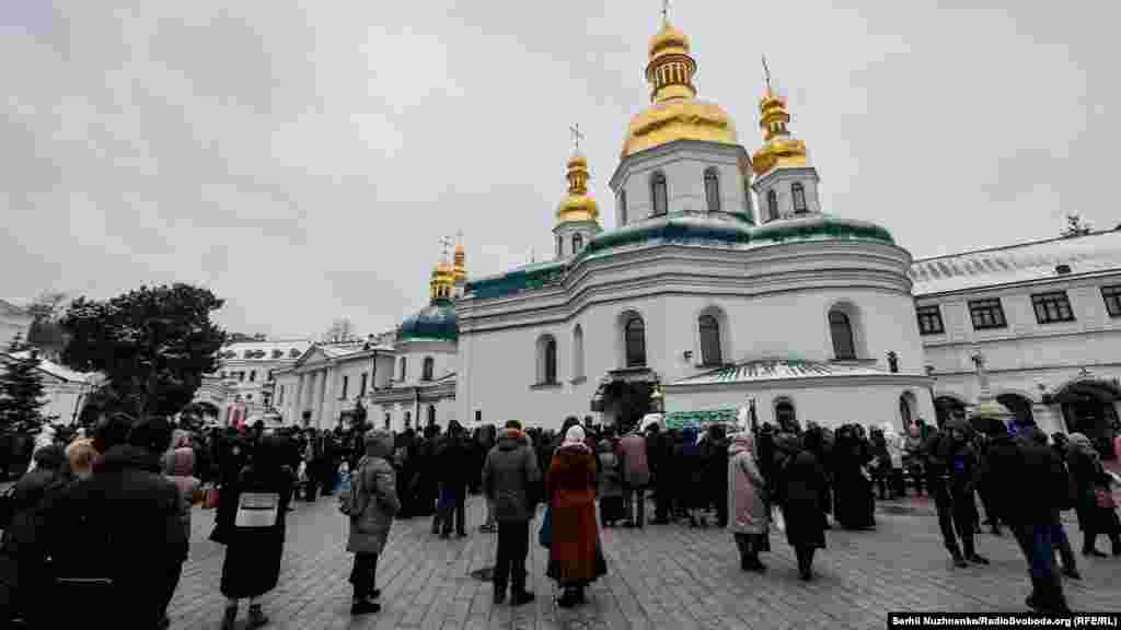 Последнее богослужение сегодня представители УПЦ (МП) провели в Кресто-воздвиженской церкви на нижней территории Киево-Печерской лавры.