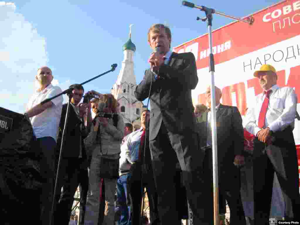 Мэр Ярославля Евгений Урлашов выступает на митинге