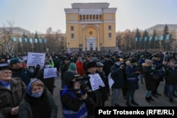 Митингіге келген жұрт. 5 ақпан 2022 жыл.