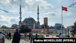 Türkiyə-Istanbul, Taksim meydanı.