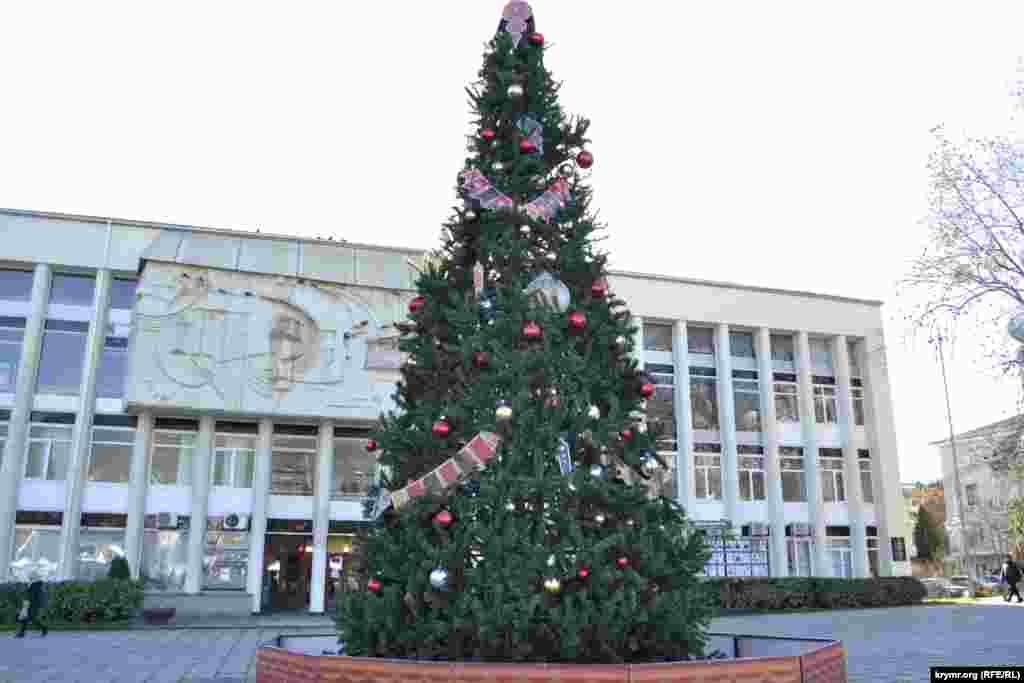 Ялта. Новогодняя елка номер два.