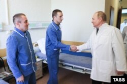 Владимир Путин в госпитале Московской области посетил получивших ранения военнослужащих. Россия, 25 мая 2022 года