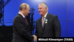 Владимир Путин и Рекс Тиллерсон 