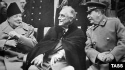 Yaltada görüş (1945) Winston Churchill, Franklin Roosevelt və Stalin