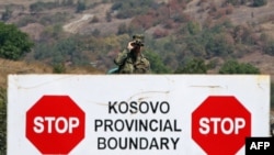 Kosovo, Alman KFOR ( Kosovo Qüvvələri) əsgəri Jarinje sərhəd keçidində , 17 sentyabr 2011