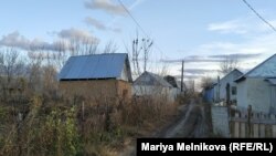 Оралдың іргесіндегі "Колос" саяжай серіктестігіндегі үйлер. Батыс Қазақстан облысы, 14 қазан 2019 жыл.