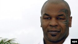 Mike Tyson əvvəlcə pərəstiş olunan döyüşçüyə, daha sonra ziddiyyətli fiqura çevrilib