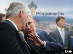 Тиллерсон и Путин на подписании соглашения между Роснефтью и ExxonMobil