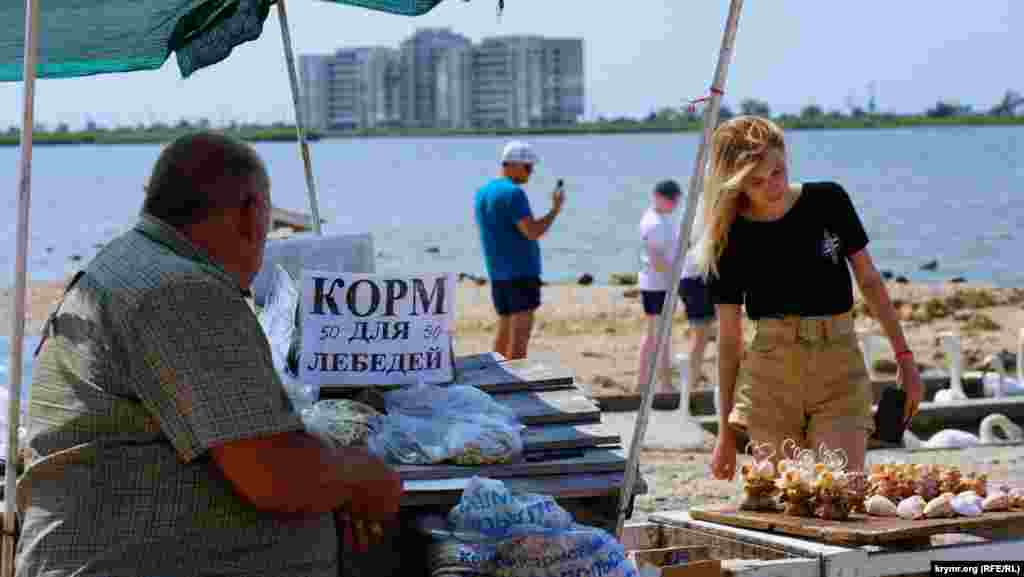 За 50 рублей можно купить корм для птиц