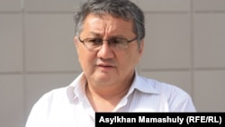 "Шетпе сотындағы" адвокаттардың бірі Бералы Сейітмағамбетов. Ақтау, 11 мамыр 2012 жыл.