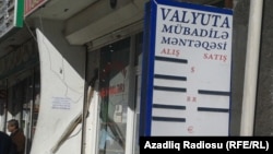 Bakıda valyuta mübadiləsi demək olar dayanıb. 23 fevral 2015