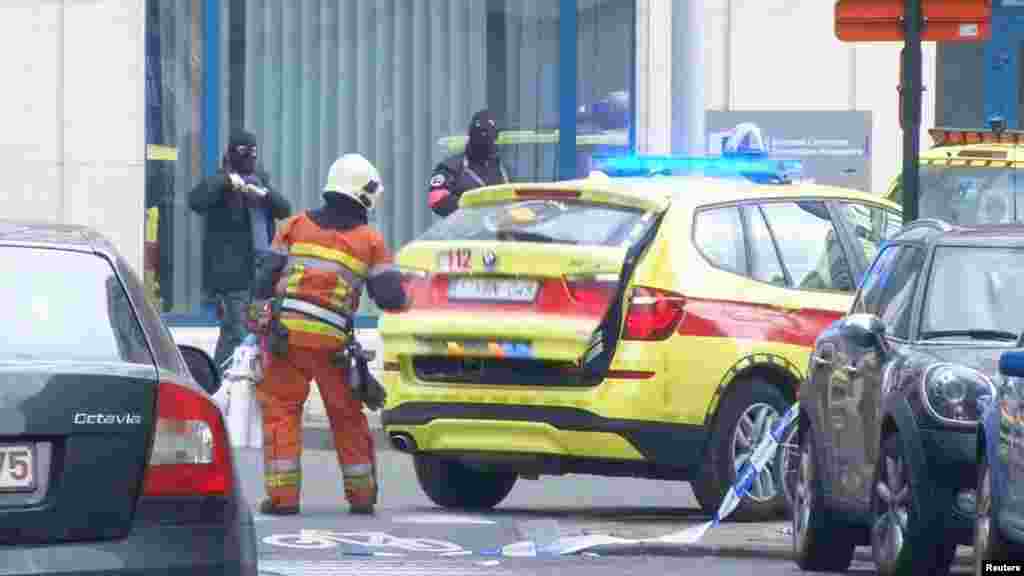 Brüssel, partlayış baş vermiş metro stansiyasının yaxınlığı, 22 mart 2016