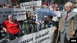 Митинг инвалидов против нарушения их прав. Москва, 2004