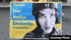 Italiya - Nadiya Savchenko-nu azad etməyə çağıran plakat, 11 yanvar 2015