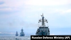 Корабли ВМФ России во время военно-морских учений в Черном море. 14 апреля 2021 года