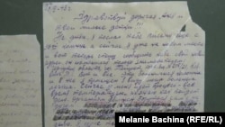 Ресейдің Томск қаласында саяси репрессия тарихына арналған мемориалдық мұражайда сақталған ГУЛАГ тұтқынының үй-ішіне жазған хаты. Хаттағы кейбір жазуды цензурашының қаламы шимайлап, көрсетпей тастаған.