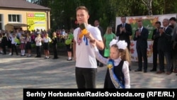 Первый звонок во второй школе Авдеевки