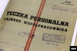 Папка госбезопасности с досье "агента Болека", хранившаяся в доме бывшего министра