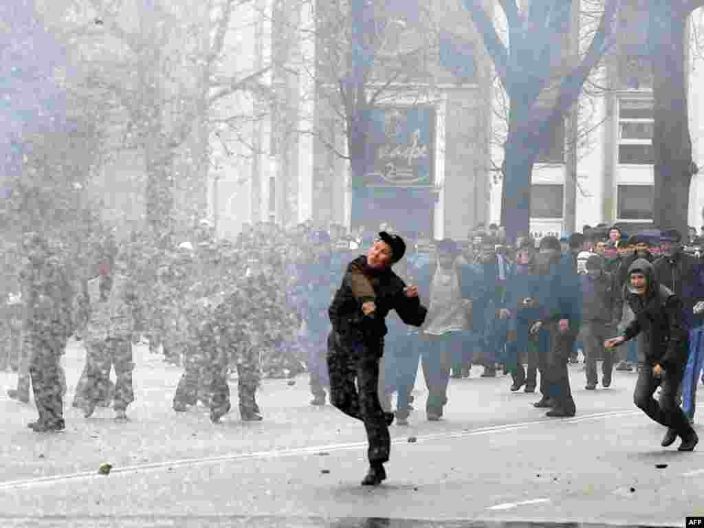 Протесты в Бишкеке, 7 апреля 2010