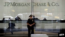 US--A New York City Police office stands at the entrance to the JP Morgan Chase World Headquarters, 15May2012