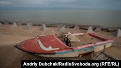 Побережье с видом на Азовское море возле эллингов