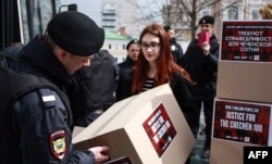 Акция в поддержку ЛГБТ-сообщества в Чечне. Май, 2017, Москва