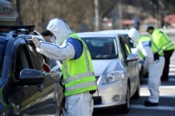 Так выглядела ситуация на чешско-словацкой границе в середине марта, в начале эпидемии