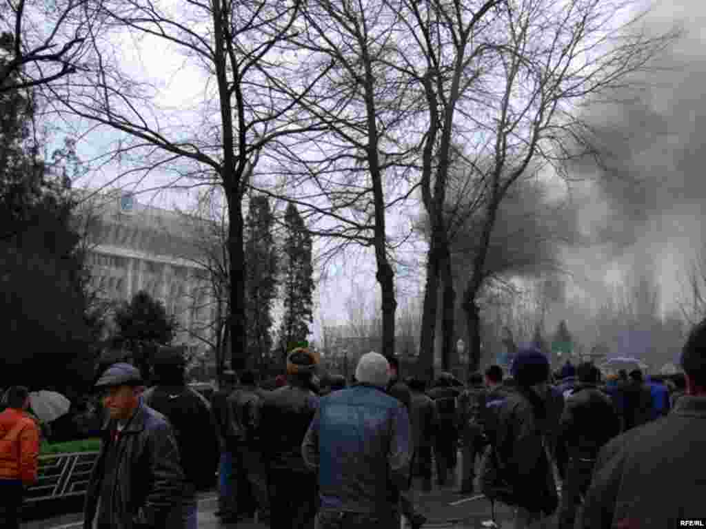 Протесты в Бишкеке, 7 апреля 2010