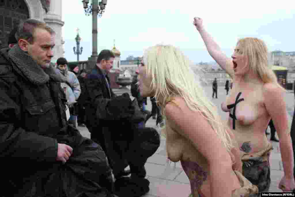 Охранники пытались пресечь акцию FEMEN