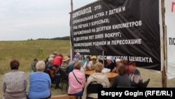 Лагерь противников цементного завода. Архивное фото.