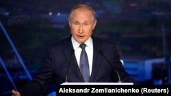 Владимир Путин выступает на Восточном экономическом форуме во Владивостоке. 3 сентября 2021 г. 