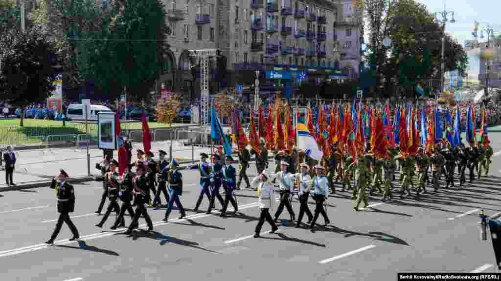 Войска идут по Крещатику