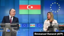 Azərbaycanın xarici işlər naziri Elmar Məmmədyarov və Avropa İttifaqının xarici işlər komissarı Federica Mogherini (sağda)